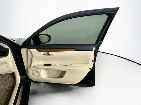 Used 2013 Lexus ES 300h w/ Luxury Pkg image 31