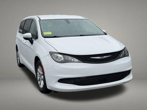 Used 2022 Chrysler Voyager LX FWD image 6