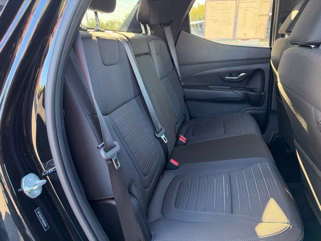 Used 2024 Hyundai Santa Cruz SE AWD/4WD image 14