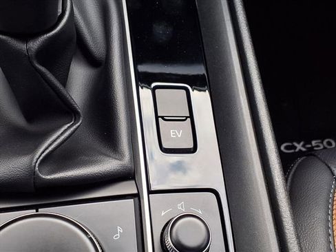 Certified 2025 MAZDA CX-50 AWD 2.5 Hybrid w/ Premium Pkg image 14