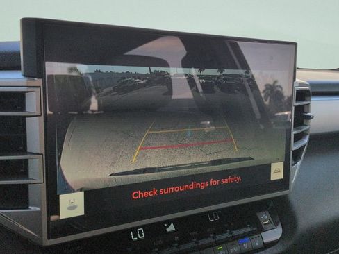 Used 2026 Toyota Tundra Limited AWD/4WD image 17