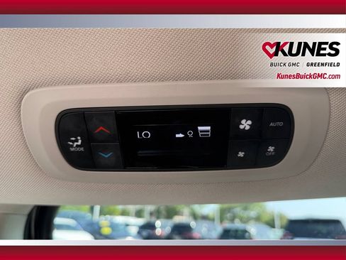Used 2023 Chrysler Pacifica Touring-L FWD image 27