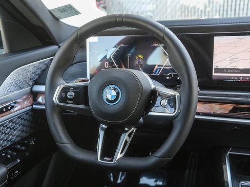 Used 2025 BMW i7 xDrive60 w/ Premium Package AWD/4WD image 12
