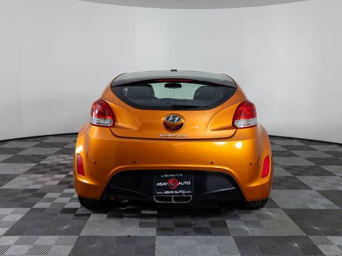 Used 2012 Hyundai Veloster w/ Style Pkg image 6