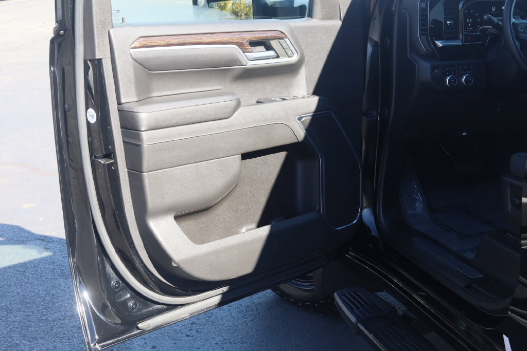 Used 2022 GMC Sierra 1500 Elevation w/ X31 Off-Road Package AWD/4WD image 4