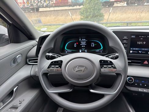 New 2026 Hyundai Elantra Hybrid FWD image 31