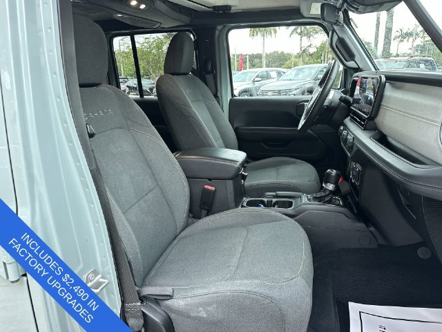 Used 2024 Jeep Wrangler Unlimited Sahara AWD/4WD image 29