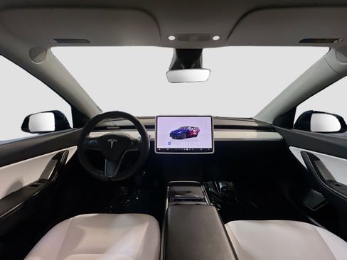 Used 2022 Tesla Model Y Long Range AWD/4WD image 16