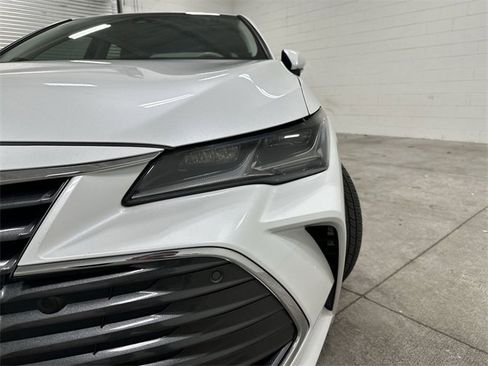 Used 2019 Toyota Avalon Limited image 11