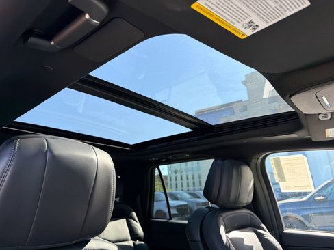 New 2026 Lincoln Navigator Reserve w/ Jet Appearance Package AWD/4WD image 14