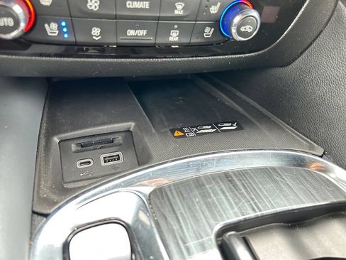 Used 2024 Buick Enclave Premium AWD/4WD image 30