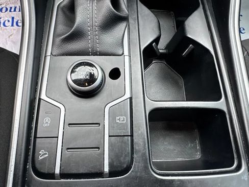 Used 2023 Kia Sorento LX FWD image 17