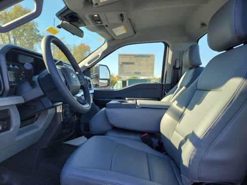 New 2026 Ford F550 4x4 Regular Cab Super Duty image 13