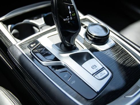 Used 2020 BMW 740i w/ M Sport Package RWD image 39
