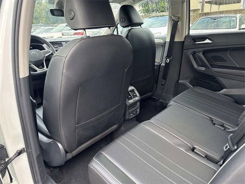 Certified 2022 Volkswagen Tiguan SE image 9