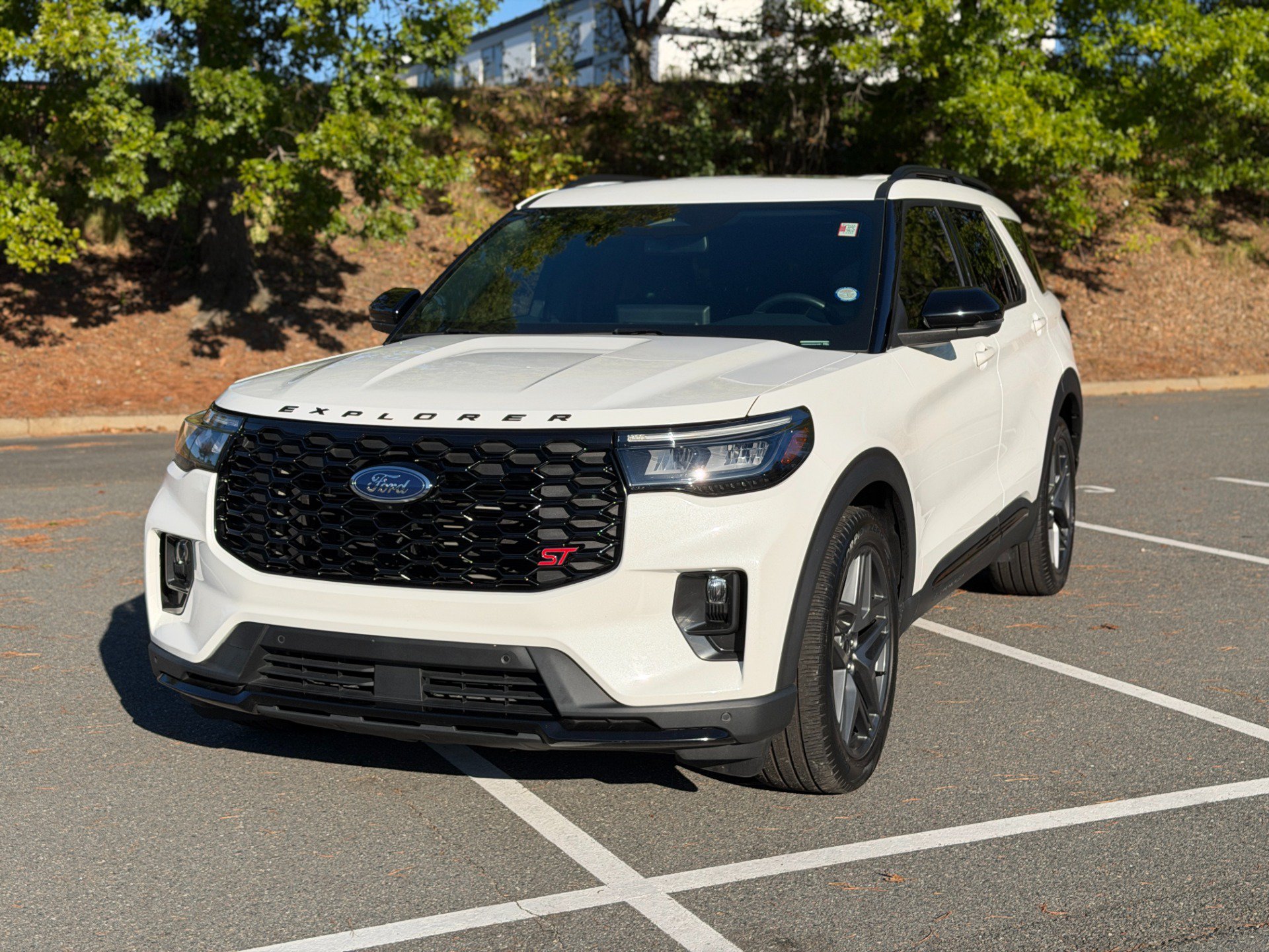 Used 2025 Ford Explorer ST AWD/4WD image 3