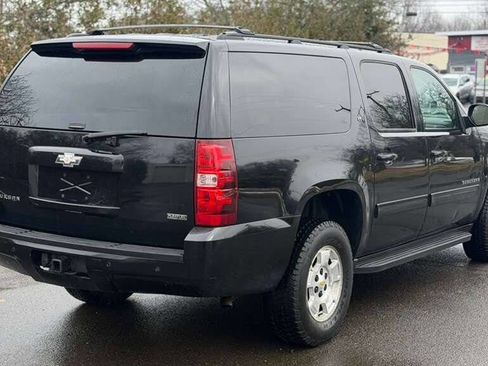 Used 2010 Chevrolet Suburban LT image 7
