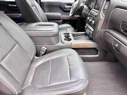 Used 2019 Chevrolet Silverado 1500 High Country w/ Technology Package AWD/4WD image 12