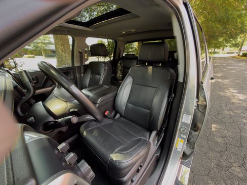 Used 2018 Chevrolet Silverado 1500 LTZ Z71 w/ LTZ Plus Package AWD/4WD image 12