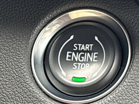 Used 2025 Buick Enclave Preferred FWD image 5