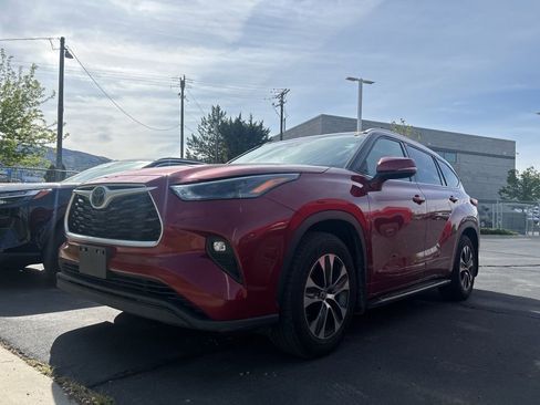 Used 2022 Toyota Highlander XLE image 8