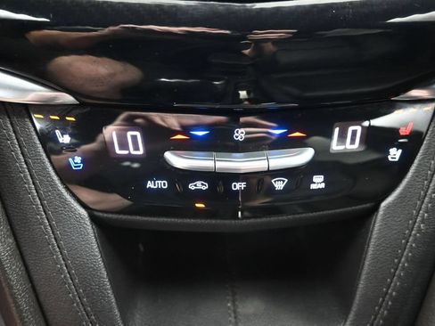 Used 2023 Cadillac XT6 Sport w/ Technology Package AWD/4WD image 21
