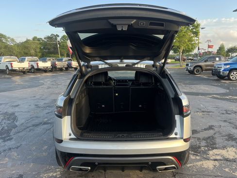 Used 2018 Land Rover Range Rover Velar R-Dynamic SE AWD/4WD image 11