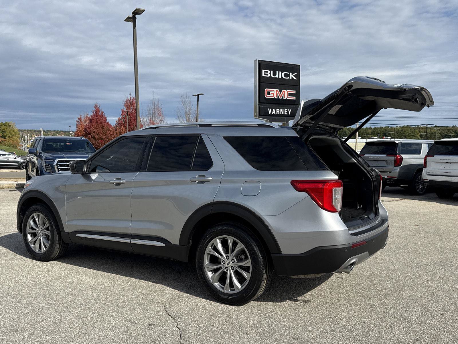 Used 2024 Ford Explorer Limited AWD/4WD image 9