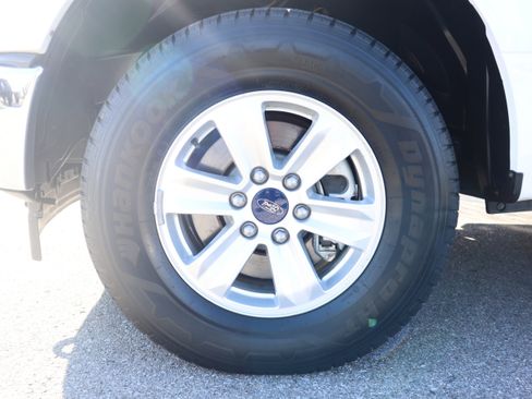 Used 2017 Ford F150 XLT w/ Trailer Tow Package image 11