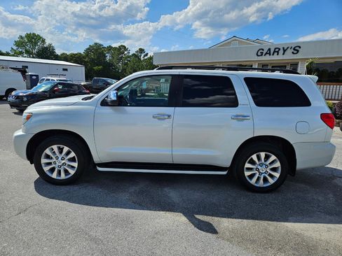 Used 2017 Toyota Sequoia Platinum RWD image 3