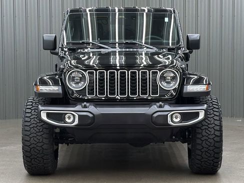 Used 2025 Jeep Wrangler Unlimited Sahara image 8