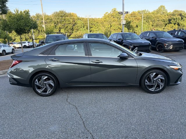 Certified 2024 Hyundai Elantra Limited FWD image 11
