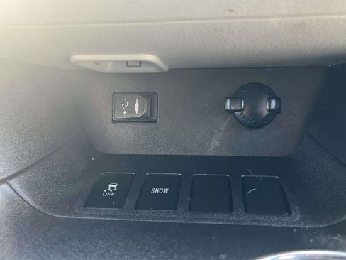 Used 2015 Toyota Highlander XLE image 19