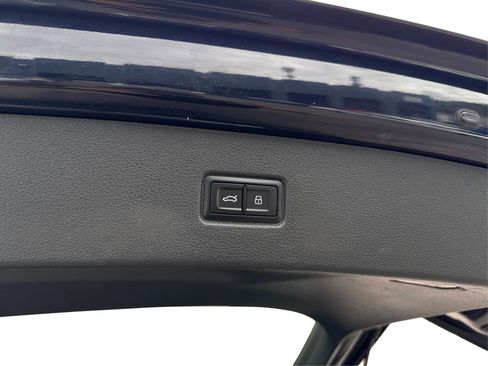 Used 2018 Audi Q7 3.0T Prestige image 25