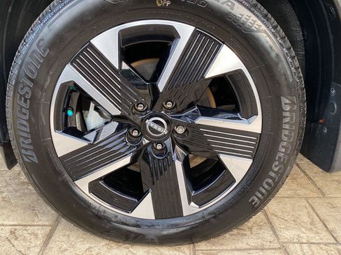 Certified 2025 Nissan Kicks SV AWD/4WD image 13