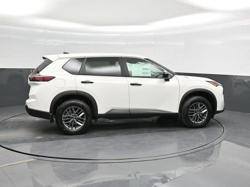 New 2026 Nissan Rogue S image 3