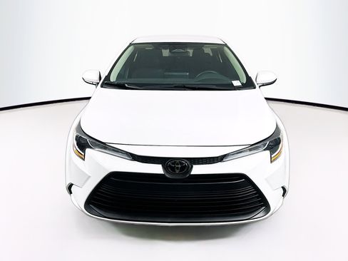 Used 2023 Toyota Corolla LE image 2