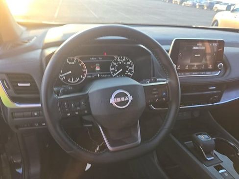Certified 2025 Nissan Rogue SV w/ SV Premium Package FWD image 6