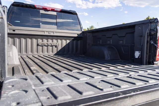 Used 2022 GMC Sierra 1500 AT4 w/ Technology Package AWD/4WD image 16