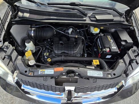 Used 2019 Dodge Grand Caravan SXT FWD image 17