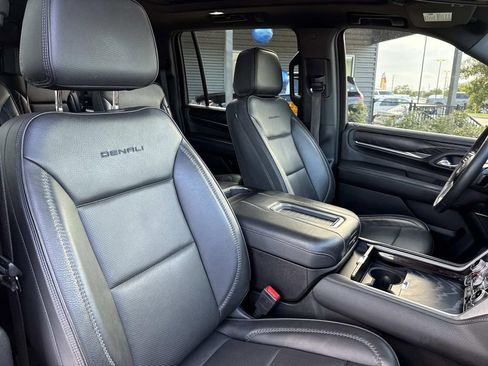 Used 2023 GMC Yukon XL Denali RWD image 14