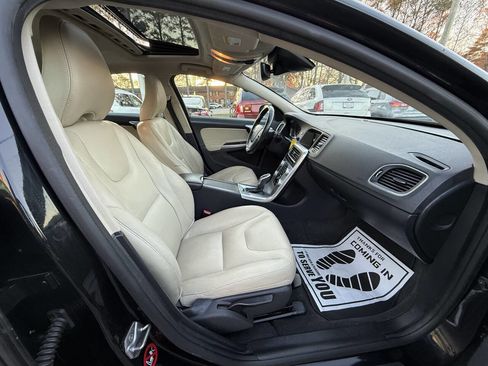 Used 2017 Volvo S60 T5 Dynamic image 13