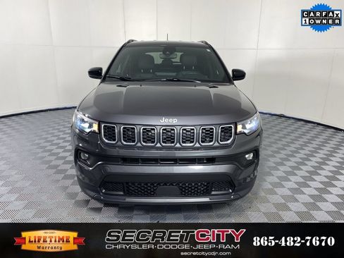 Used 2024 Jeep Compass Latitude AWD/4WD image 2