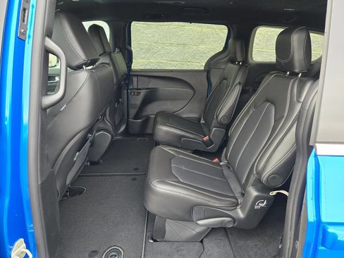 New 2026 Chrysler Pacifica Select AWD/4WD image 35
