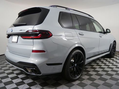 Used 2026 BMW X7 xDrive40i w/ M Sport Package image 3