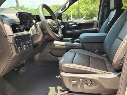 New 2025 Chevrolet Suburban High Country image 10