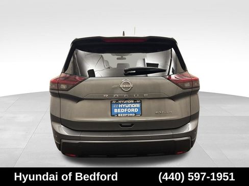Used 2024 Nissan Rogue SV AWD/4WD image 6