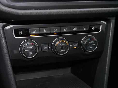 Certified 2020 Volkswagen Tiguan SE w/ Panoramic Sunroof Package image 23