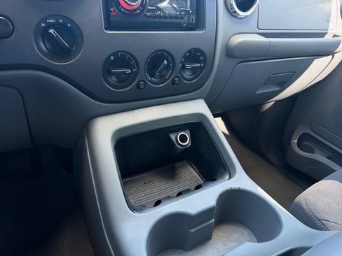 Used 2006 Ford Expedition XLT AWD/4WD image 25
