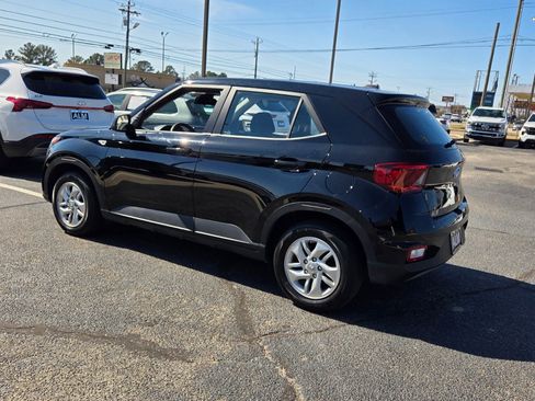 Used 2025 Hyundai Venue SE image 9